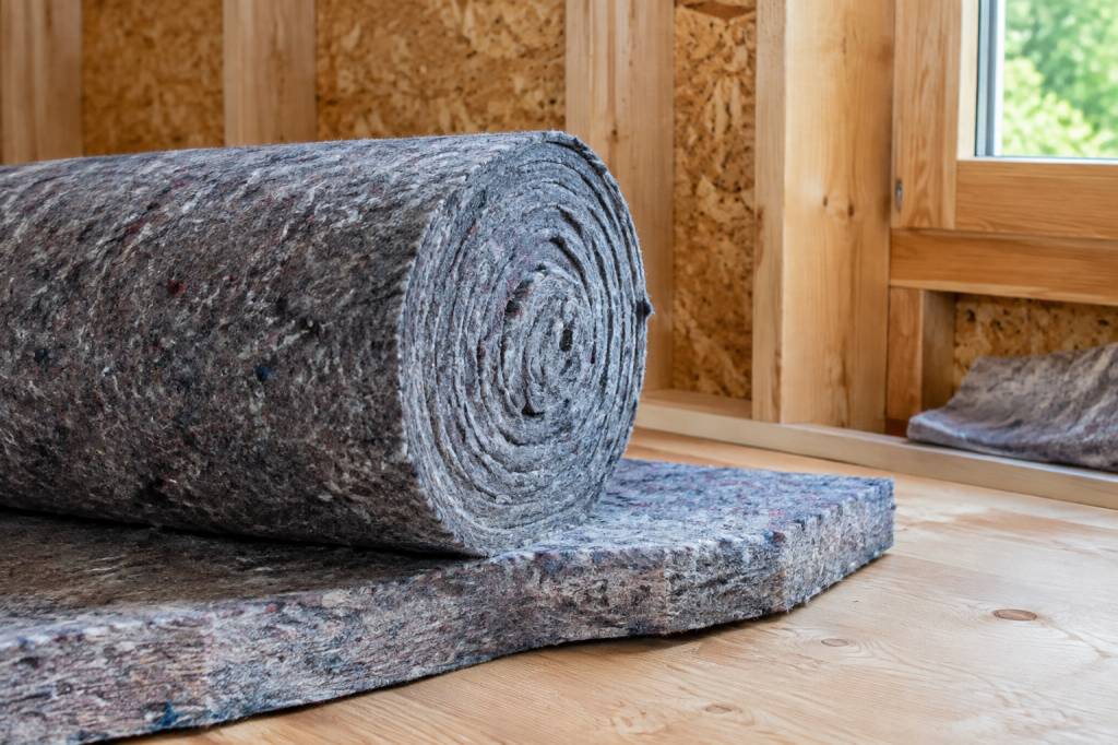 Feutre recyclé : usages et avantages pour l’isolation naturelle de la maison